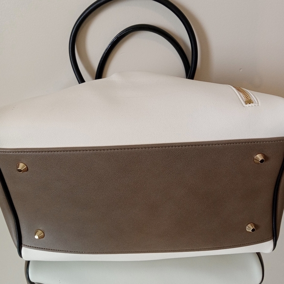 GUNAS New York Madison Shoulder Bag with Crossbody Strap - Picture 9 of 13